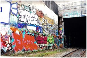 Street art a parigi - Petit ceinture